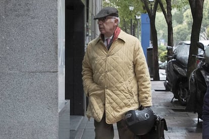 Rodrigo Rato, entrando en su casa de Madrid el pasado día 19.