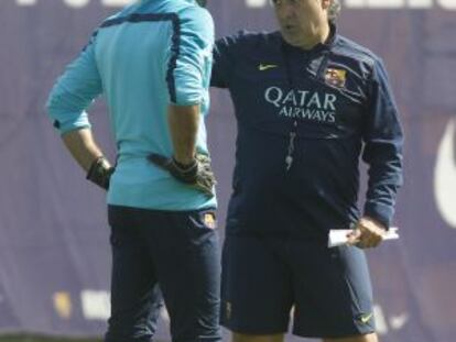 Martino conversa con Pinto en el entrenamiento de ayer.