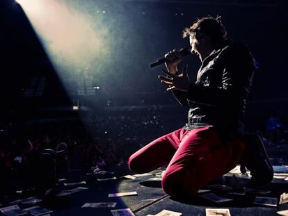 El l&iacute;der de Muse, Matthew Bellamy, en un momento de su concierto en Roma el 6 de julio. 