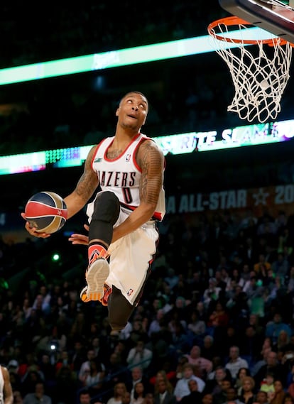 Lillard, a punto de machacar.