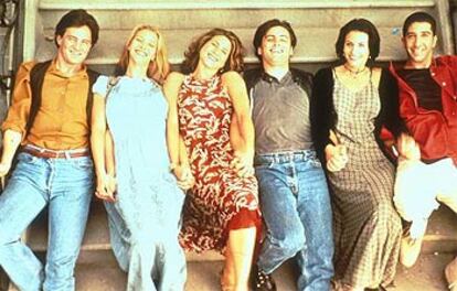 Los seis protagonistas de la comedia <i>Friends.</i>
