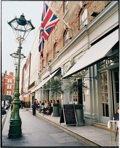 Entrada al Charlotte Street Hotel, al norte del Soho londinense, ligado al llamado grupo de Bloomsbury, del que formaba parte la escritora Virginia Woolf.