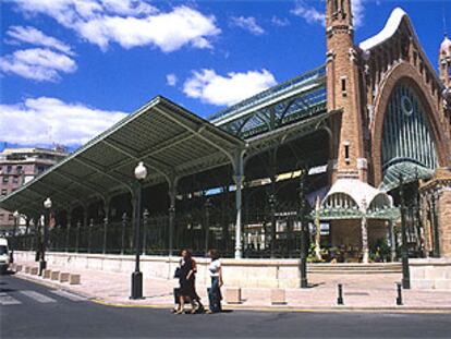 El modernista mercado de Colón, construido en 1916, muestra su flamante nuevo aspecto tras ser rehabilitado.