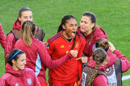 Spain's forward #18 Salma Paralluelo (C) celebrates scoring her team's second goal during the Australia and New Zealand 2023 Women's World Cup quarter-final football match between Spain and the Netherlands at Wellington Stadium on August 11, 2023. (Photo by Grant Down / AFP)