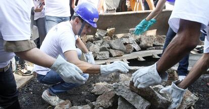 Doria participa de mutir&atilde;o de reforma de cal&ccedil;adas. 