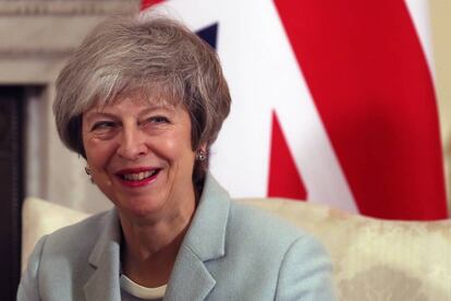 La primera ministra de Reino Unido, Theresa May, este lunes en su residencia de Downing Street.