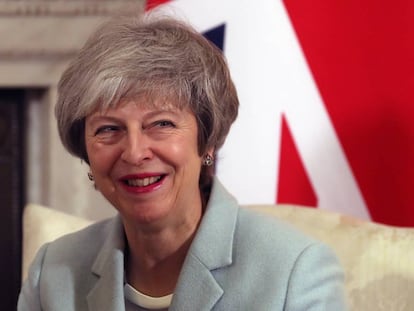 La primera ministra de Reino Unido, Theresa May, este lunes en su residencia de Downing Street.