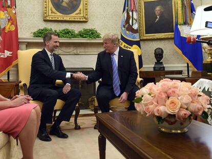 La reina Letizia, el rey Felipe VI, el presidente de Estados Unidos Donald Trump y la primera dama Melania Trump, en el despacho Oval.