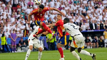 Mikel Merino marca el segundo gol de España.