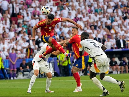 Mikel Merino marca el segundo gol de España.