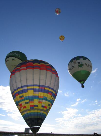 Competición de globos aerostáticos en La Rioja. Ascensión en el último día de la competición.