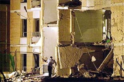 Imagen del cuartel de la Guardia Civil tras el atentado de ETA en Santa Pola.