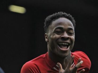 Sterling celebra un gol del Liverpool