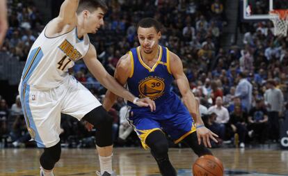 Juancho Hernangómez y Stephen Curry.