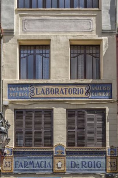 Farmacia Dr. roig, en la calle Sant Pau.