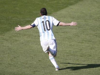 Lionel Messi celebrando su gol. 