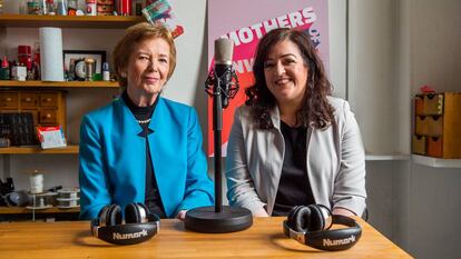 Mary Robinson y Maeve Higgins, creadoras de Mothers of Invention.