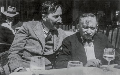 Stefan Zweig i Joseph Roth en una de les seves converses en un cafè a Ostende (Bèlgica) el 1936. IMAGNO