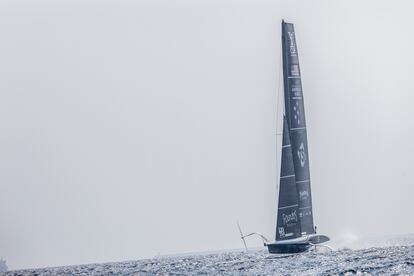 La embarcación del 'American Magic' esta mañana de jueves, durante la regata preeliminar.