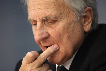 Trichet, tras la rueda de prensa el pasado jueves en Fráncfort.