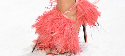 sandalias de plumas de Giambattista Valli