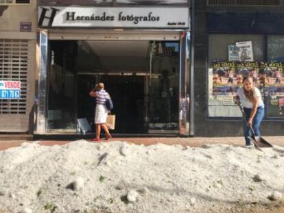 Arganda del Rey ha sido el municipio de la región de Madrid más afectado por la tormenta, con una tromba de agua que arrasó coches y mobiliario urbano
