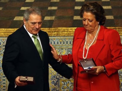 Alfonso Rus y Rita Barber&aacute; en el acto institucional del 9 d&#039;Octubre en el Palacio de la Generalitat.