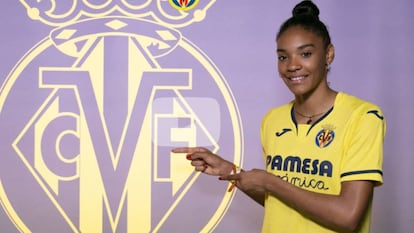 Salma Paralluelo, presentada con el Villarreal.