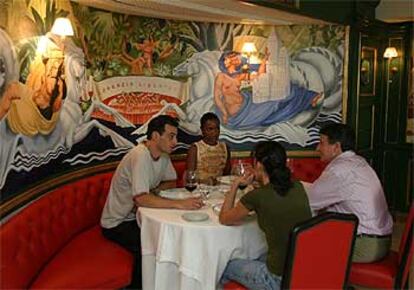 Cocina contemporánea a cargo de Jacobo Vázquez en un local de decoración un tanto<i> kitsch</i>.