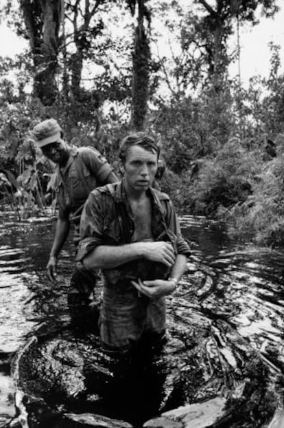 Don McCullin en 1968, durante la guerra de Biafra, en Onitsha (Nigeria).