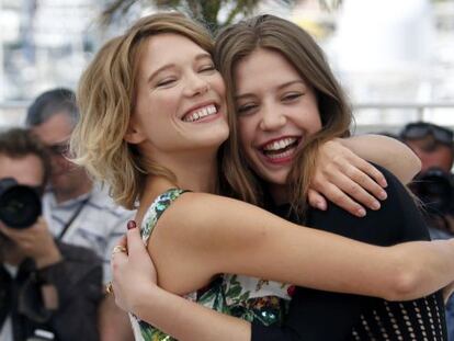 Lea Seydoux y Adele Exarchopoulos, las dos protagonistas de 'La vida de Adèle', en Cannes.