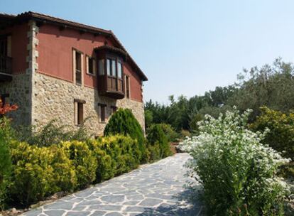 Exterior del hotel El Balcón de la Vera, en Villanueva de la Vera (Cáceres).