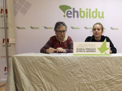 Ainhoa Beola (derecha) y Arantza Urkaregi, durante su rueda de prensa en San Sebastián.