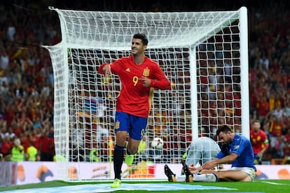 Alvaro Morata España después de anotar el tercer gol de España.