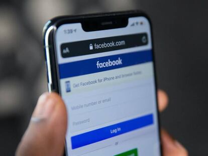 App de Facebook en un móvil