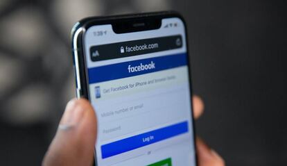 App de Facebook en un móvil