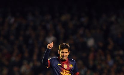 Messi festeja un gol ante el Betis.