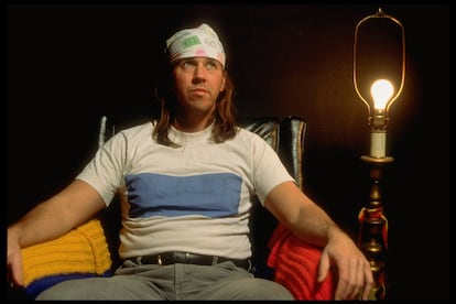 «Su rostro sin afeitar, su pelo grasiento, sus camisetas agujereadas y vaqueros gastados se vestían de forma despreocupada. Él habitaba en su ropa», la autora sobre David Foster Wallace.