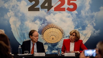 Gregorio Mara?n, presidente del Teatro Real, y Ana de la Cueva, presidenta del Patrimonio Nacional, durante la rueda de prensa de este mircoles, en el Teatro Real de Madrid.