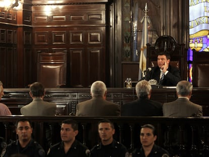 El juez Ariel Lijo durante el juicio a cinco exmilitares en Buenos Aires, en 2007.