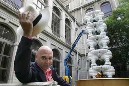 Pazos, en la presentación el pasado julio de la escultura que presidía la muestra <i>Huellas dalinianas</i> en el Reina Sofía.