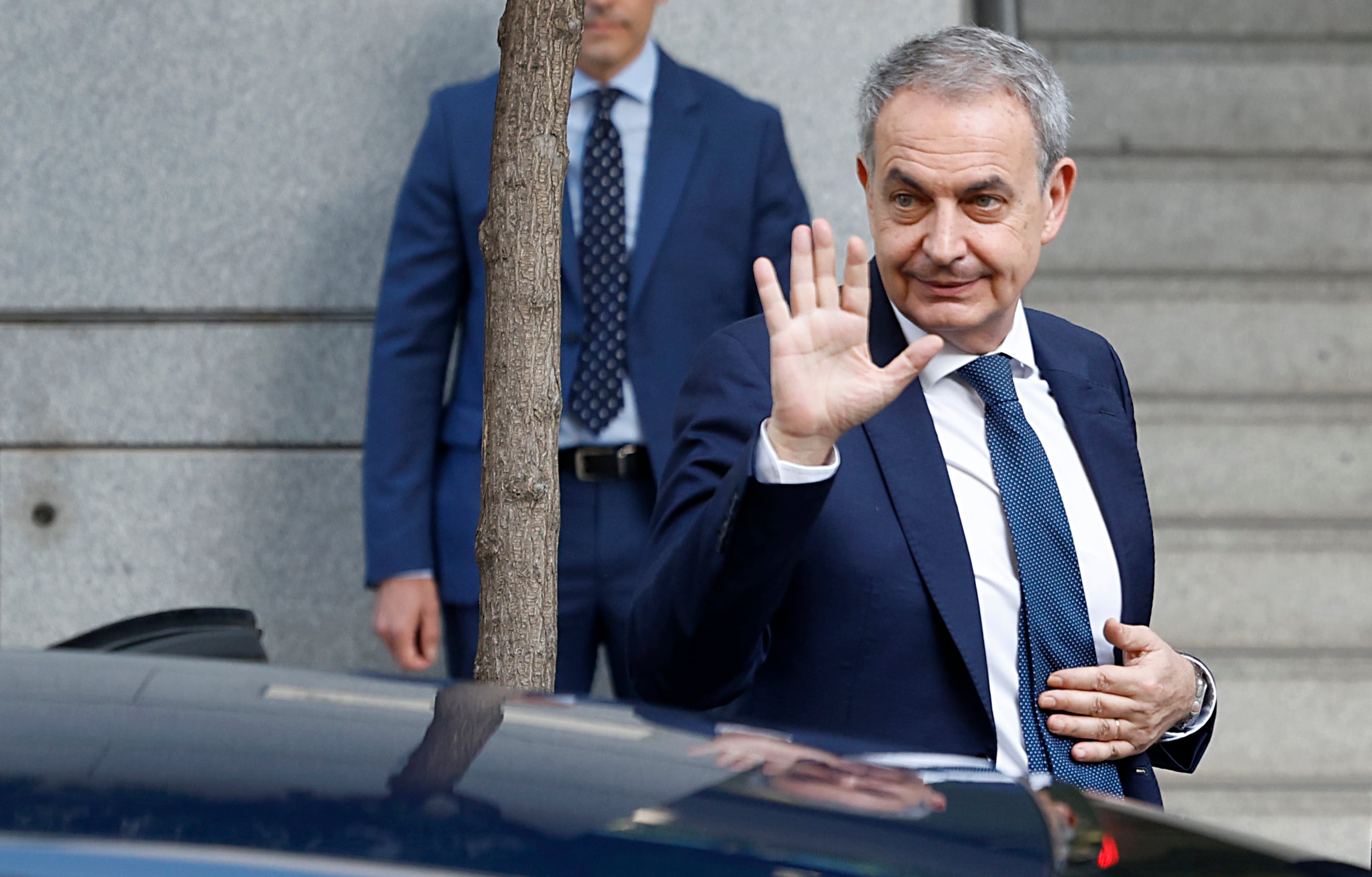 Zapatero asegura ante el juez que nunca influyó en el rescate de Plus Ultra y no declara por las joyas
