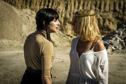 Najwa Nimri y Maggie Civantos, en 'Vis a vis'.
