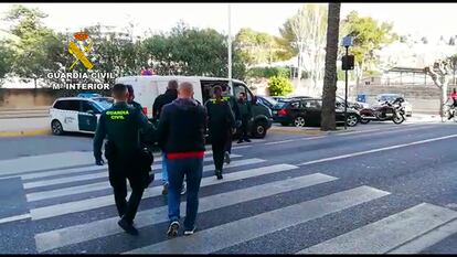 Momento de la detención, el pasado 23 de febrero, de miembros de la banda motera dedicada al tráfico de marihuana en la provincia de Alicante.