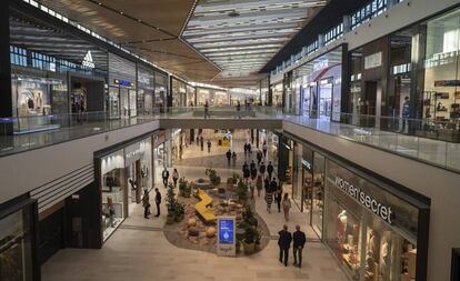  Interior del centro comercial Palmas Altas-Lagoh, propiedad de Lar, en Sevilla.