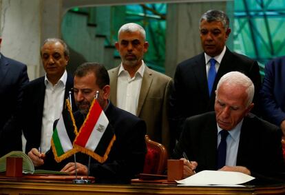 Firma del acuerdo de reconciliaci&oacute;n entre los partidos palestinos el pasado 12 de octubre en El Cairo.