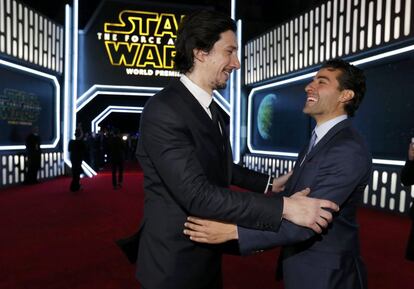 Adam Driver, izquierda, y Oscar Isaac, dos de los nuevos actores que se incorporan a la historia de Star Wars.