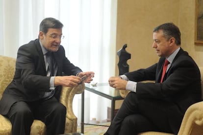 Juan Luis Ibarra, a la izquierda durante el encuentro con el 'lehendakari' Urkullu.