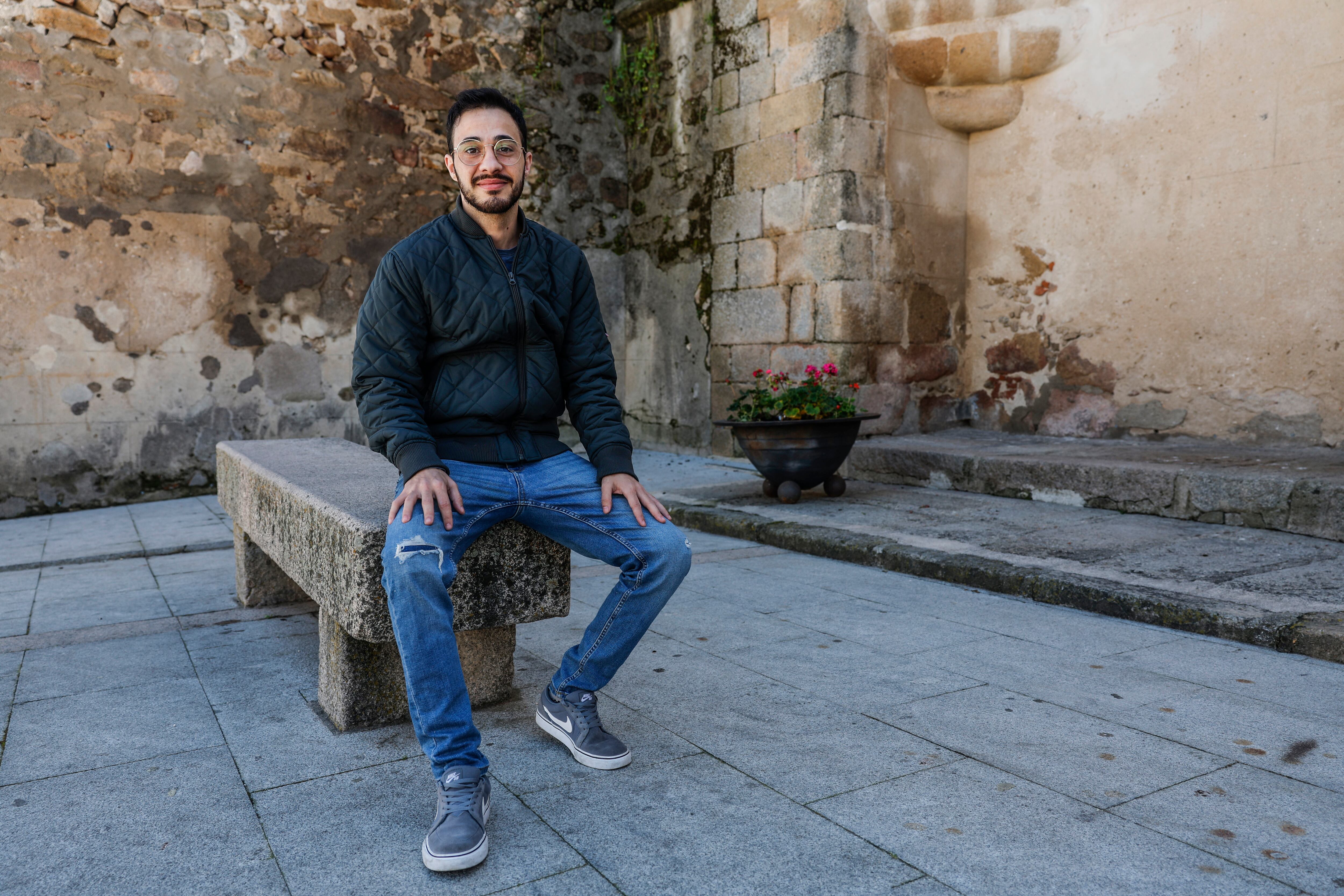 Adri Calderón, de 30 años, en Peraleda de la Mata, el 16 de abril. 