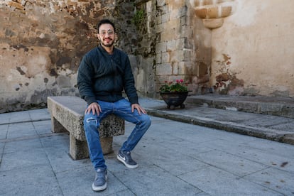 Adri Calderón, de 30 años, en Peraleda de la Mata, el 16 de abril.
